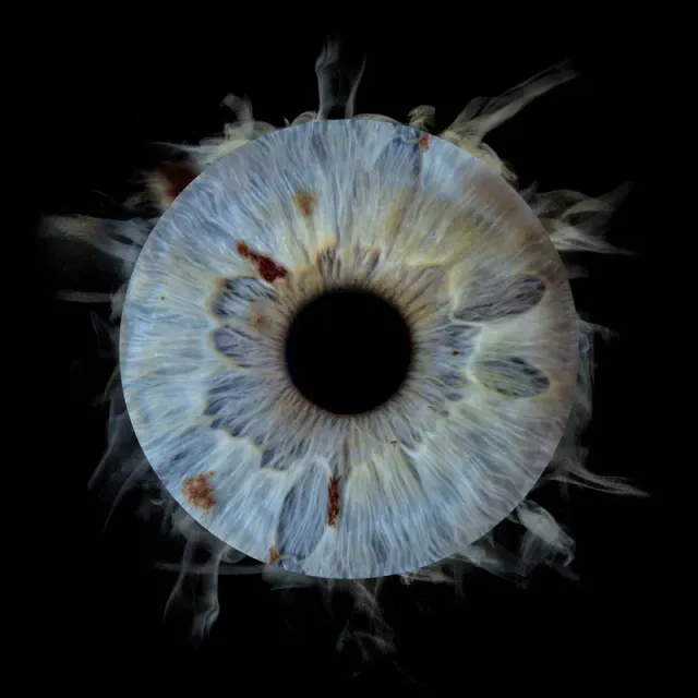 Iris en rendu artistique, effet fumée